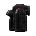 Panasonic-Lumix-S1-Mirrorless-Camera-and-24-105mm-Lens-D.jpg