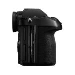 Panasonic-Lumix-S1-Mirrorless-Camera-and-24-105mm-Lens-E.jpg